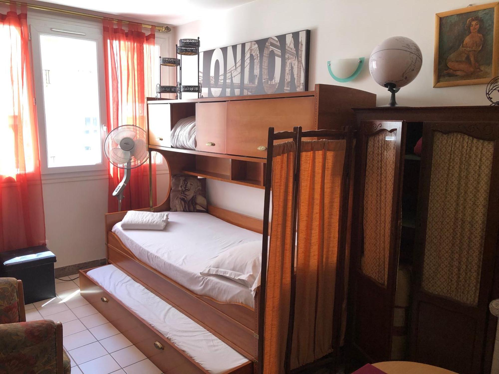Studio Pigalle: Cozy Parisian Retreat in Montmartre Exterior photo